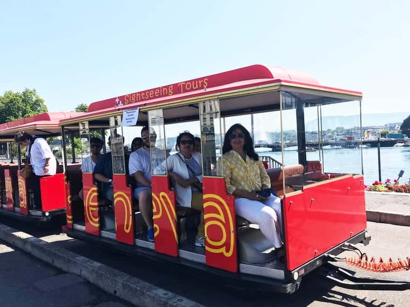 Geneva: Hop-on Hop-Off Bus & Scenic Mini-Train Tour - Left Bank lakeside highlights: Jet d’Eau, Eaux-Vives Park, Flower Clock