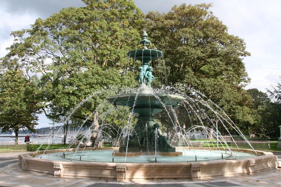 Geneva: Private Walking Tour with a Local Guide - Promenade de la Treille and the Palace of Nations
