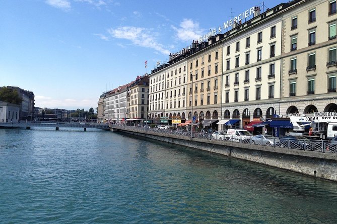 Geneva Private Walking Tour with a Professional Guide - English Garden and the Flower Clock, a simple stop with real context