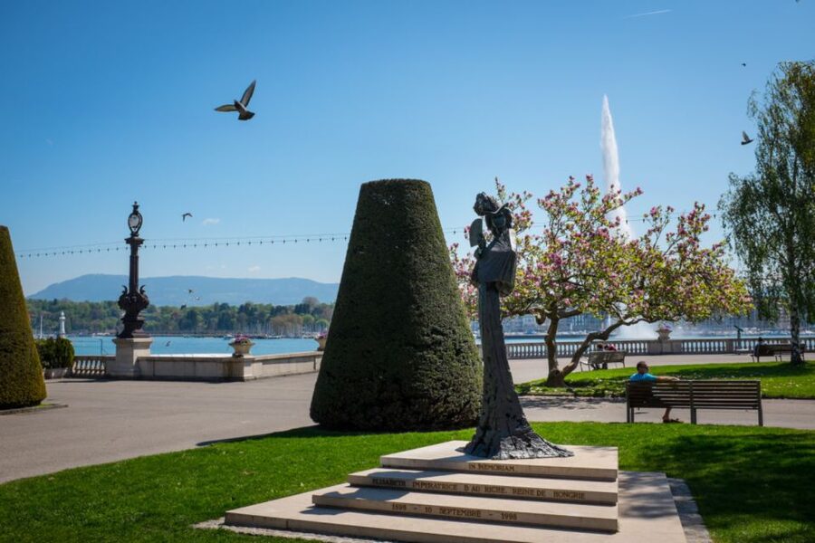 Geneva: Scenic Lake Cruise with Snacks and Wine - Price and value: why $37 can work in a pricey city