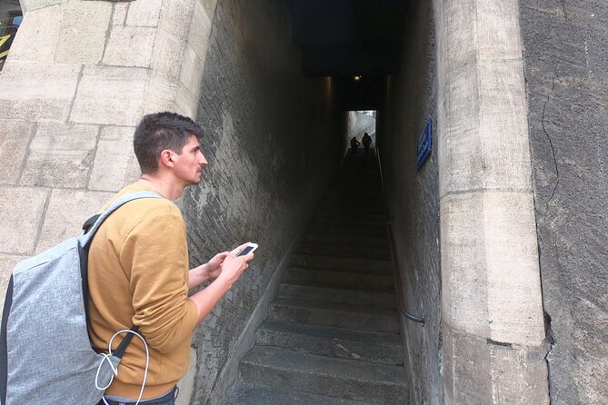 Geneva Virus Run: Stop the Infection Exploration Game - How The Puzzle Format Shapes Your Walking Pace
