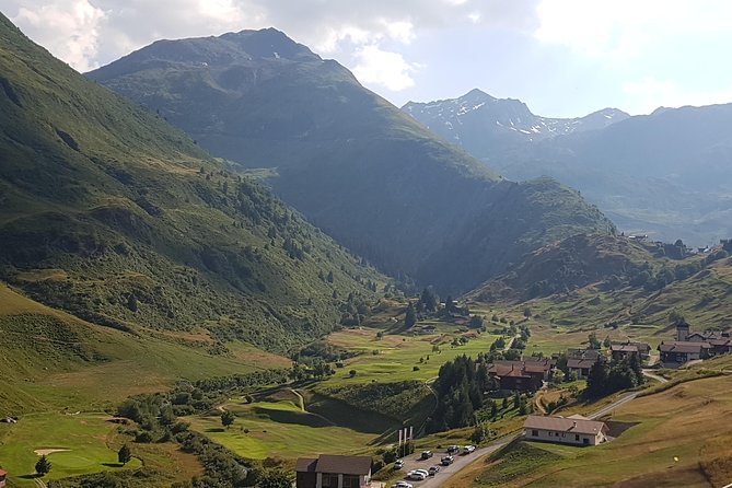 Glacier Express Panoramic Train Round Trip from Zürich With Private Guide - What the Glacier Express Route Feels Like Between Chur and Brig