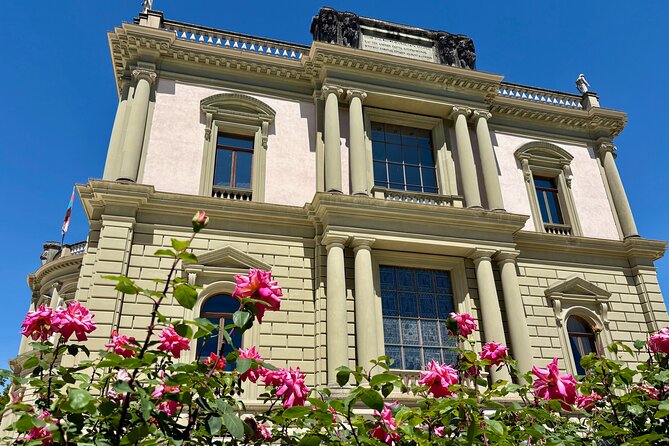 Guided Tour of Geneva: Capital of Peace ( Outside ) - International Committee of the Red Cross, Seen with Context