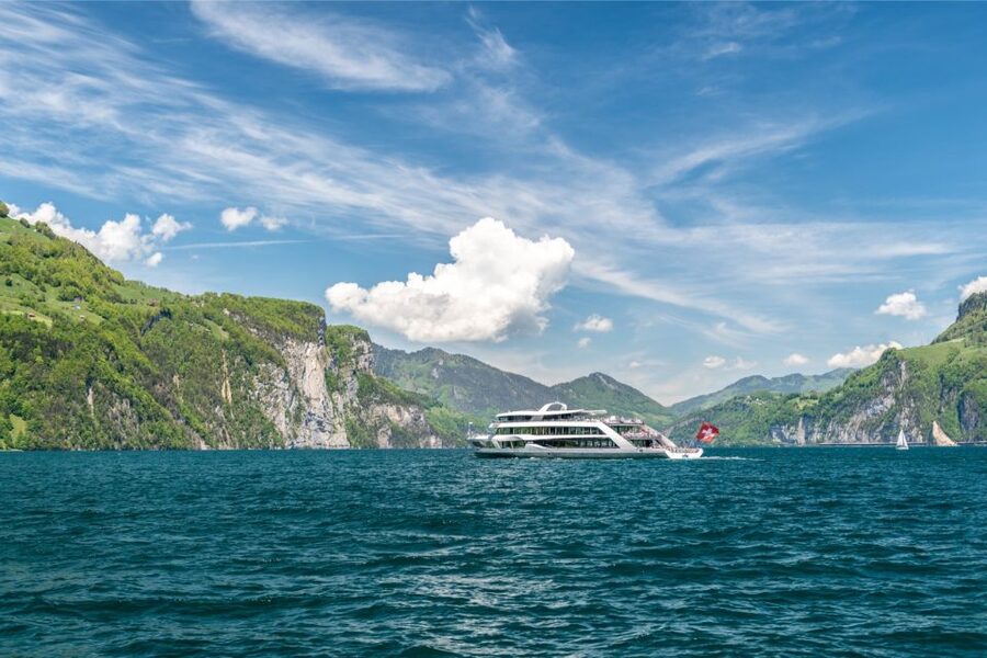 Ingenbohl: Roundtrip Lake Uri Cruise from Brunnen to Flüelen - Food and drinks onboard: how to handle the cost of staying comfortable