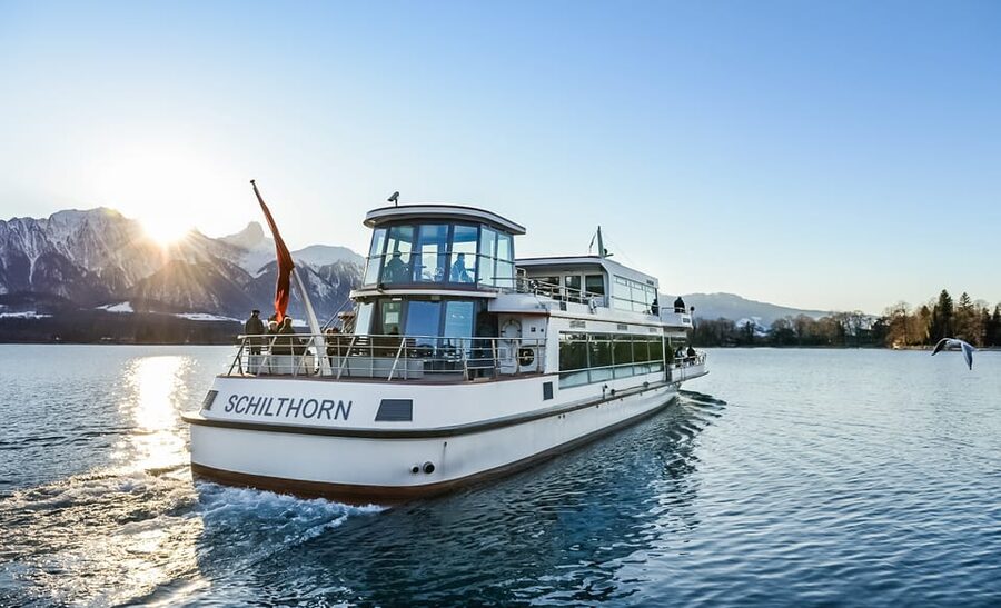 Interlaken: Boat Day Pass on Lake Thun and Lake Brienz - Onboard comfort, food, and how to handle a long scenic day