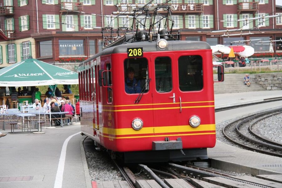Interlaken: Highlights Tour with a Local by Private Car - Comfort, pacing, and the kind of day that doesn’t drain you