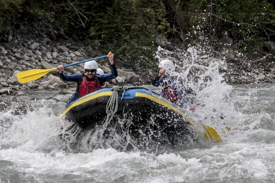 Laax, Flims, Ilanz: Vorderrhein Rafting (half day) - What you get at the finish: changing rooms and an apéro reset