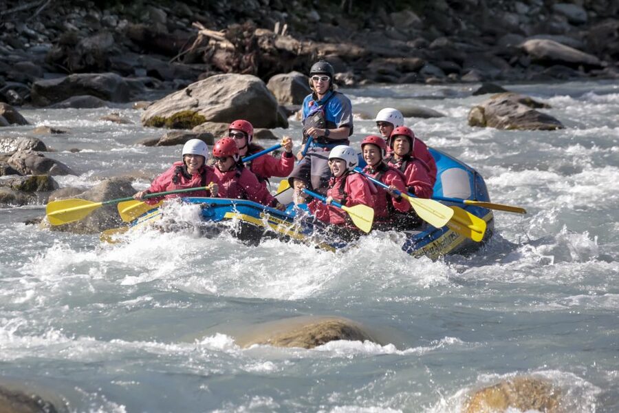 Laax, Flims, Ilanz: Vorderrhein Rafting (half day) - What happens at the start, from train station meeting to gear-up