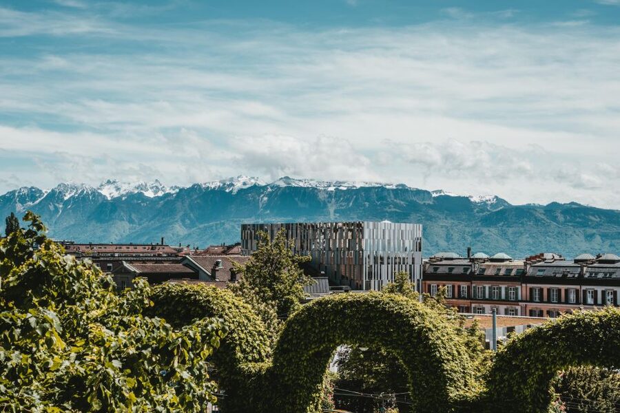Lausanne: Capture the most Photogenic Spots with a Local - Small group size: up to 8 people means better photos