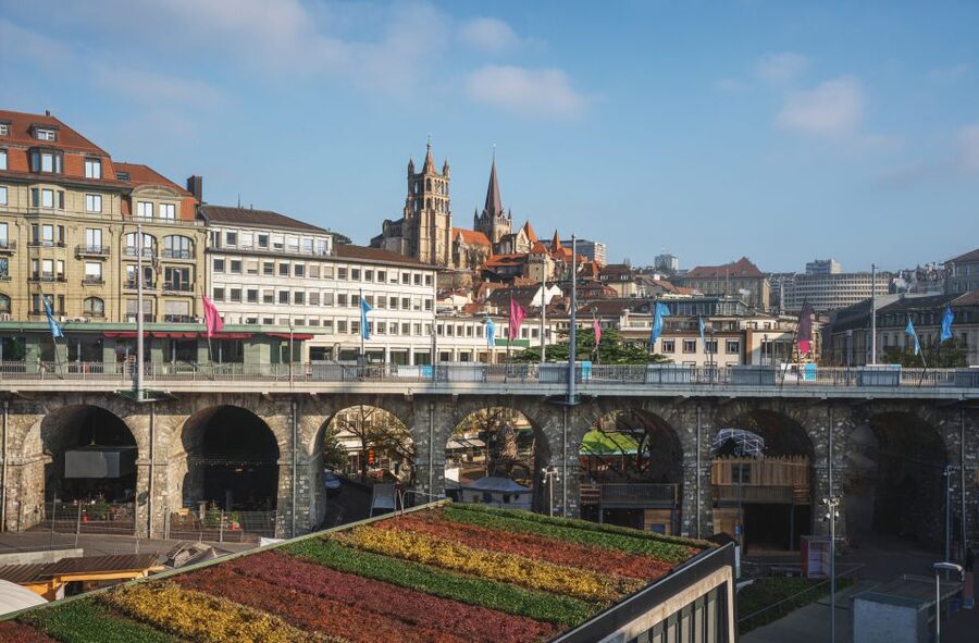 Lausanne: Express Walk with a Local in 60 minutes - Lausanne Cathedral: more than a landmark, it’s a center point