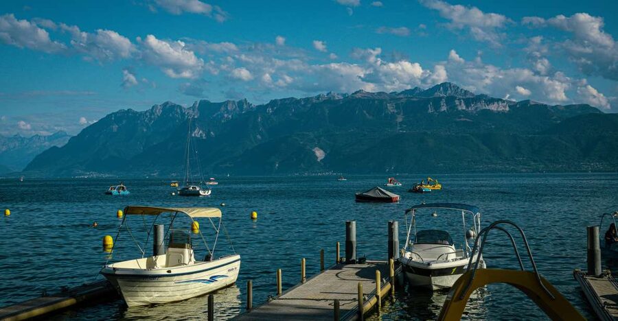 Lausanne: Insta-Perfect Walk with a Local - Quai d’Ouchy 1: your quickest path to lakefront photos