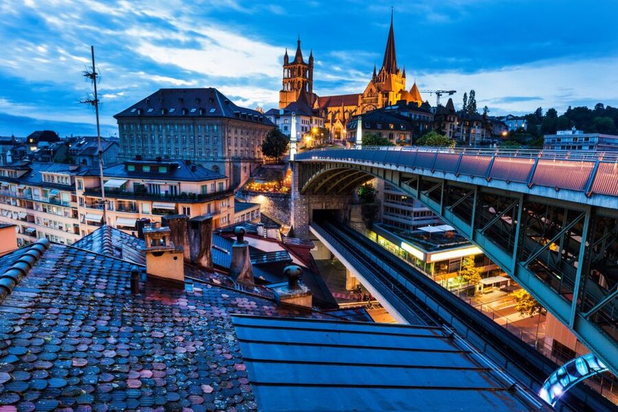 Lausanne: Private custom tour with a local guide - Walking logistics, public transport, and how to stay comfortable