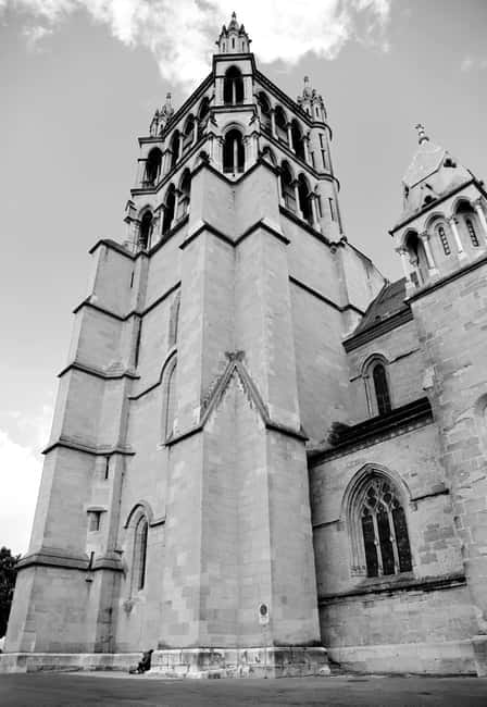 Lausanne: Walking Tour with Chocolate Tastings & Metro - Escalier du Marché and Rue du Bourg, history you can walk through