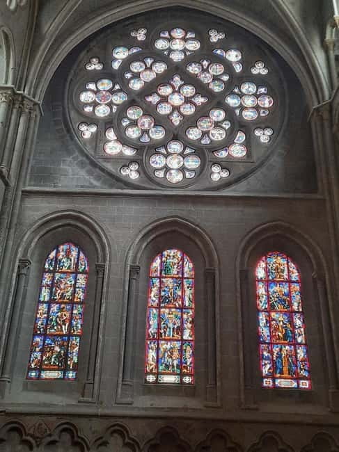 Lausanne: Walking Tour with Chocolate Tastings & Metro - Ouchy waterfront finish, plus a guided lake walk