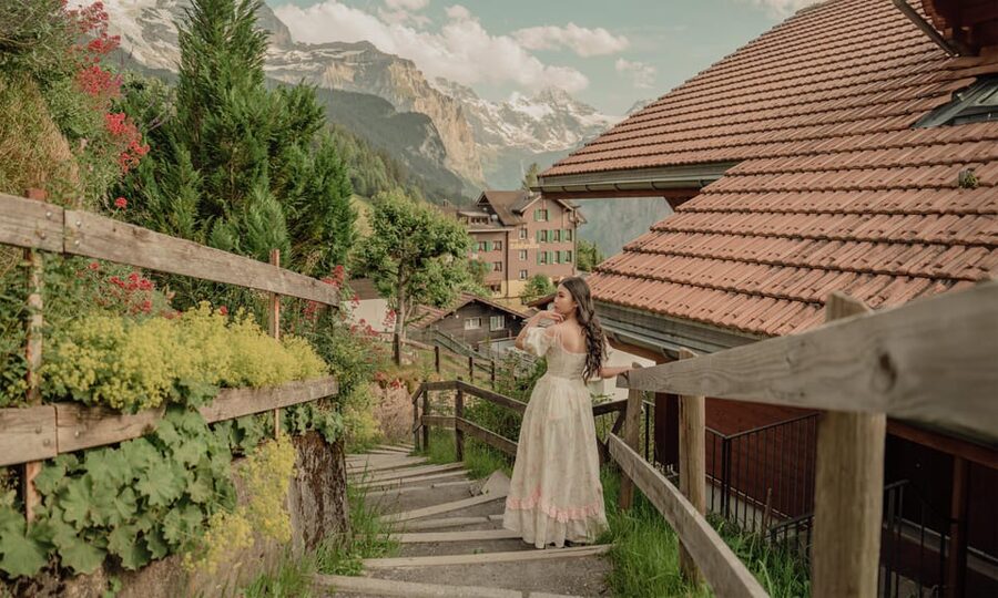 Lauterbrunnen & Wengen: Photoshoot at the best spots. - The 14-minute train to Wengen: a photo upgrade in transit