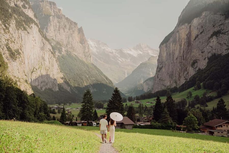 Lauterbrunnen & Wengen: Photoshoot at the best spots. - Wengen photo stop and visit: Swiss-chic without overthinking it
