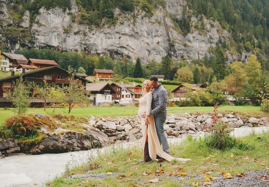 Lauterbrunnen & Wengen: Photoshoot at the best spots. - Posing coaching that actually works for non-models