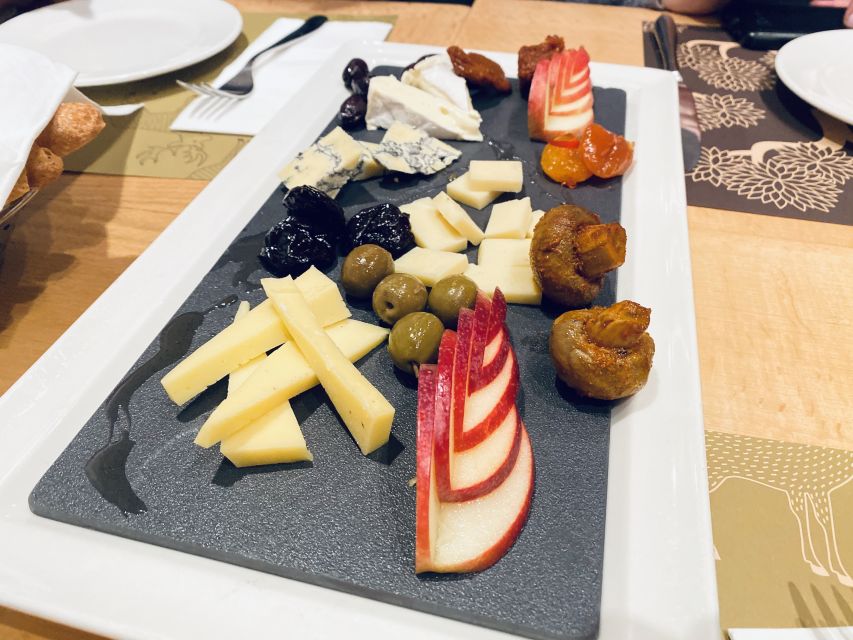 Lucerne CH Tour: Cheese, Chocolate, Chapel Bridge & Chateau - Wandering Lucerne Old Town Without Getting Lost in It