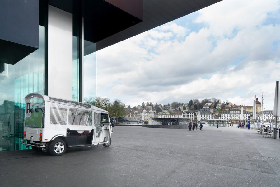 Lucerne: eTukTuk City Tour - Old town loop, quiet corners, and shopping along the way