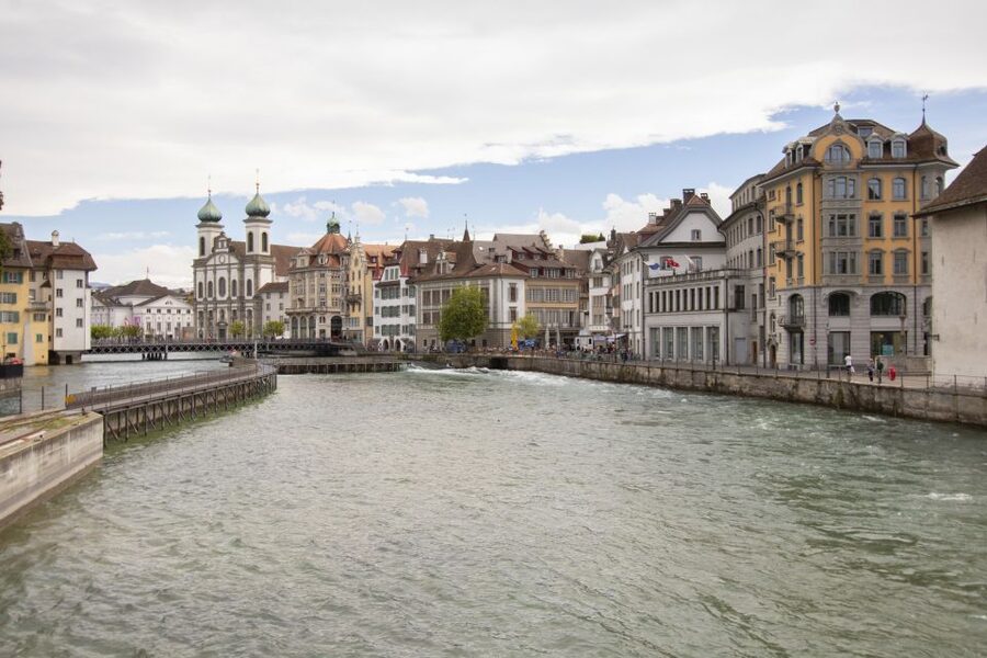 Lucerne: Express Walk with a Local in 60 minutes - How the guide experience can vary, and what to watch for