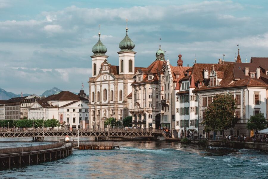 Lucerne: Guided Walking Tour with an Official Guide - Guides You Can Talk To in English or German