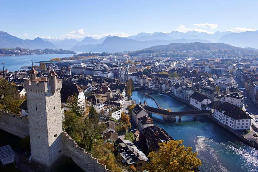 Lucerne: Mount Titlis Day Trip with Cable Car Ride - Titlis Cliff Walk: the suspension bridge moment
