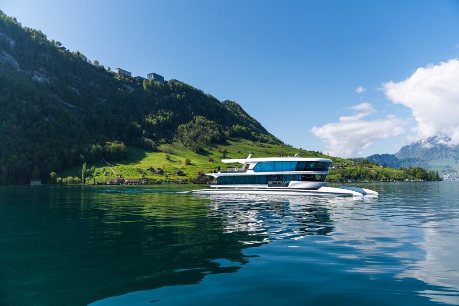 Lucerne: Round-Trip Catamaran Cruise on Lake Lucerne - Food and Drinks: Vending Machine Convenience, Cash Needed