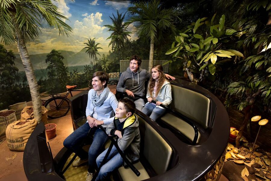 Lucerne: Swiss Chocolate Adventure Experience - Included chocolate sample: what to do with it