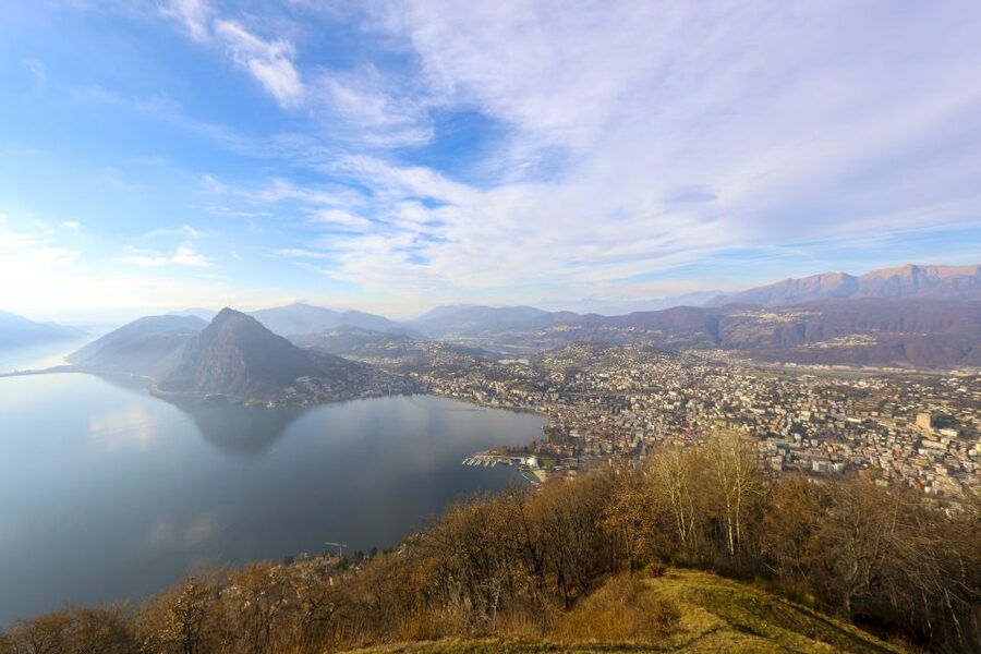 Lugano: Express Walk with a Local in 60 minutes - Cathedral of Saint Lawrence: history you can stand next to