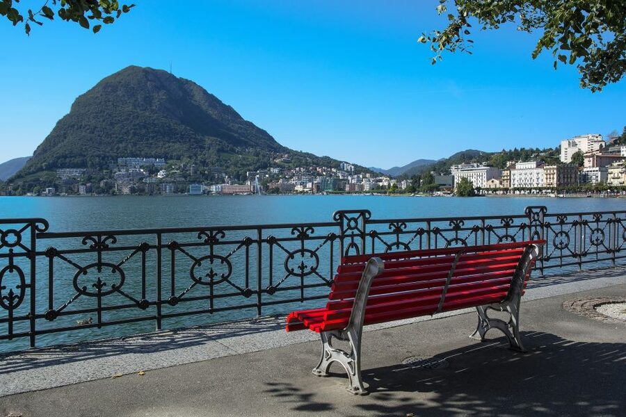 Lugano: Express Walk with a Local in 60 minutes - The meeting point: starting at Pharmacy Victoria