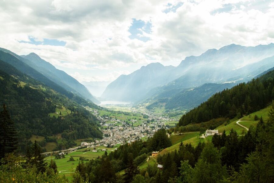 Milan to St. Moritz: Scenic Bernina Train Tour with Guide - Milan to St. Moritz: why this feels like two great tours