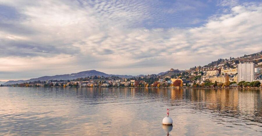 Montreux: Express Walk with a Local in 60 minutes - How the tour uses a small group to make you ask better questions
