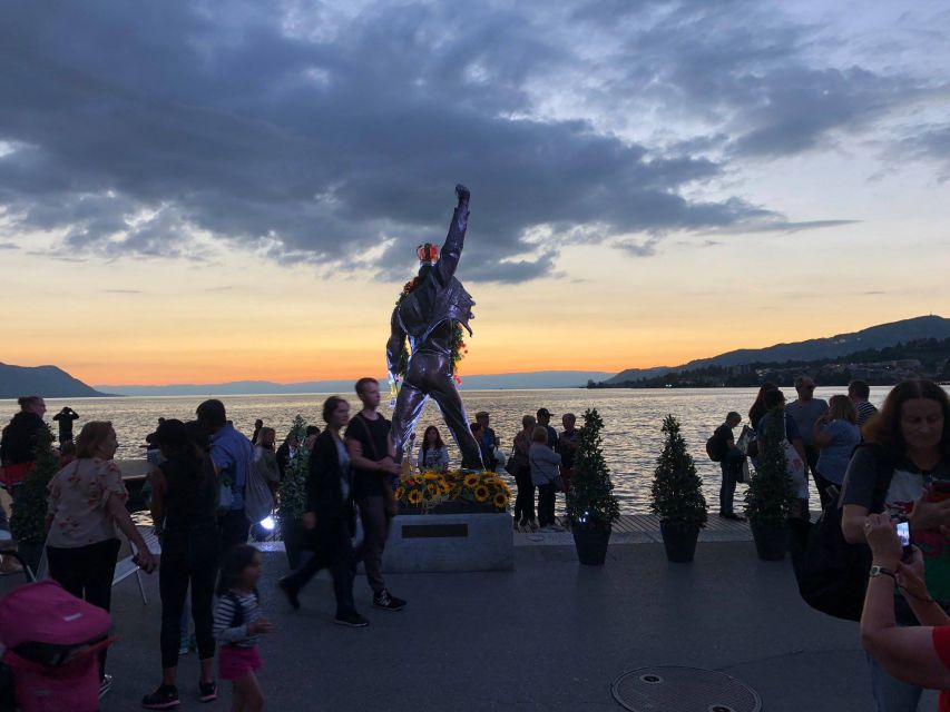 Montreux: In the Footsteps of Freddie Mercury - Weather-proof strolling in Montreux, with umbrellas