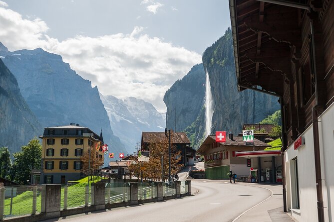 Mountain Majesty: Small Group Tour to Lauterbrunnen and Mürren - Grütschalp gondola ride and the ridge train to Mürren