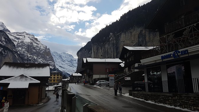 Mt. Schilthorn & Mürren Small Group Day Trip from Interlaken - From Interlaken to Stechelberg: getting moving the easy way