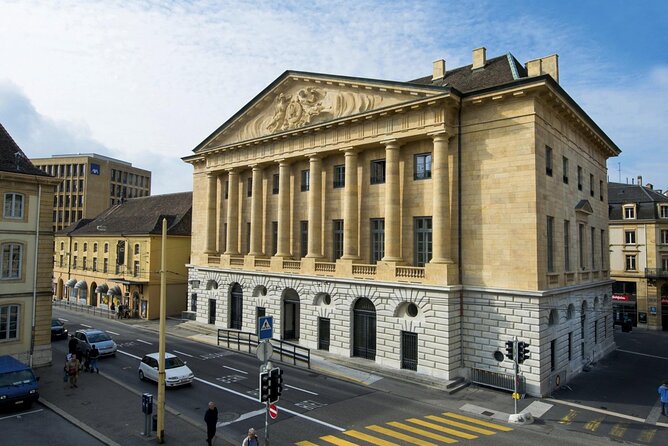 Neuchâtel Scavenger Hunt and Sights Self-Guided Private Tour - Languages and the truly private setup for your group