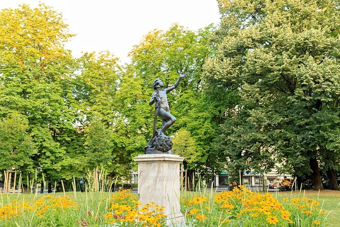 Old Town Geneva Private Walking Tour - Place de Neuve: your quick start in Geneva’s public-square world