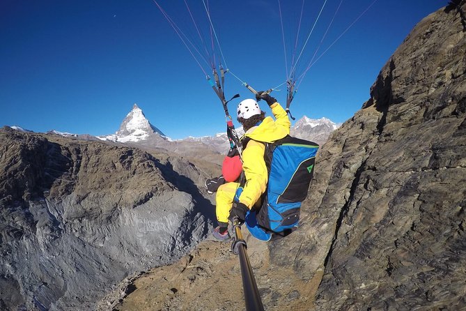 Paragliding mountain flight - Zermatt paragliding: why the Matterhorn works so well from the air