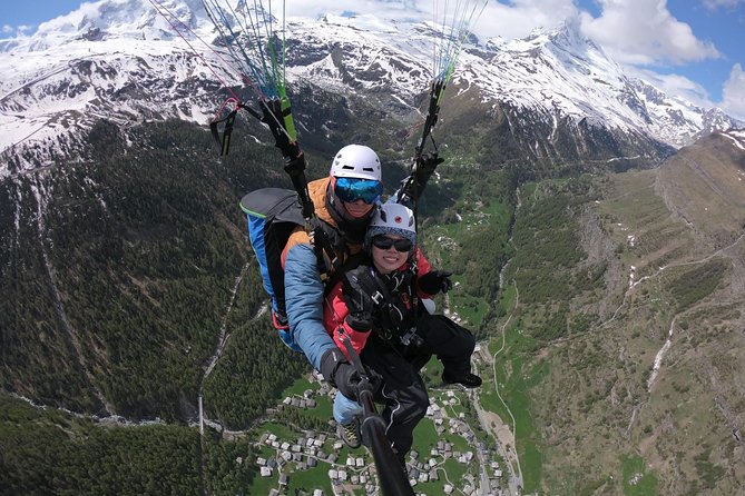 Paragliding mountain flight - The flight itself: takeoff, smooth time in the air, then a peaceful ride down