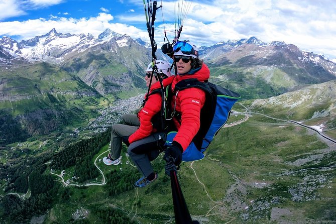 Paragliding mountain flight - What you’ll see overhead: Matterhorn views and a mountain-rich sky