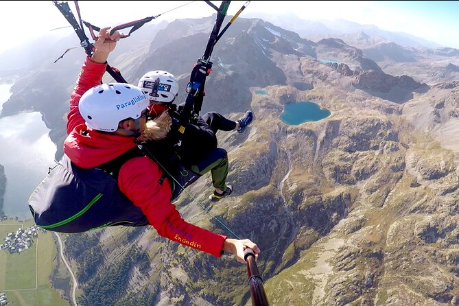 Paragliding Tandem Flights in Engadin - Gear and video: what you get, and what it means