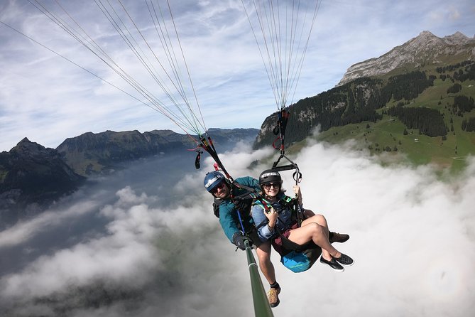 Paragliding Tandemflight Lucerne - Engelberg - Tandem paragliding: who does what once you’re airborne