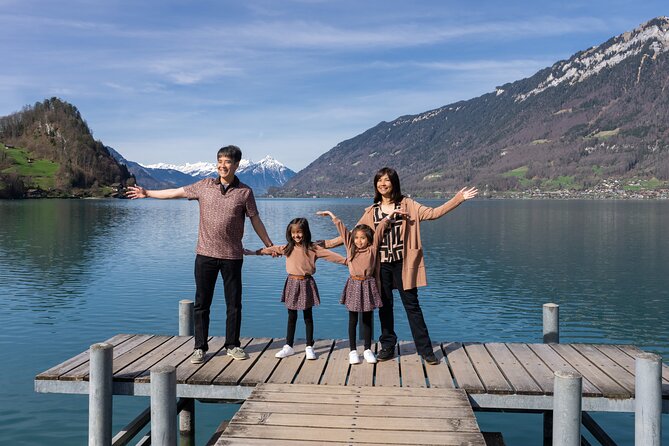 Phototour Photoshoot at the Lake Brienz, Iseltwald, Interlaken - Uferweg and Brunngasse: Two Different Looks in One Stretch