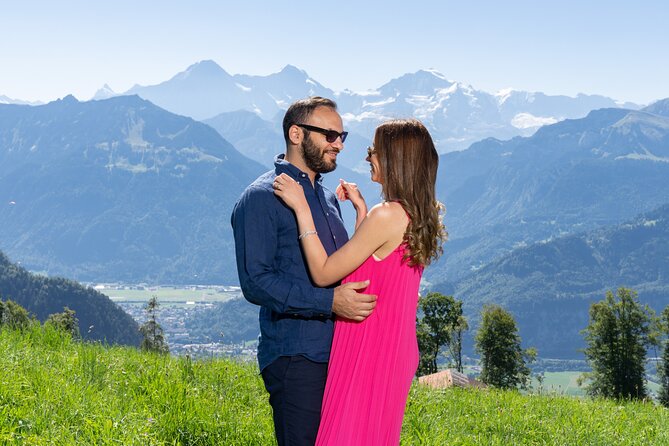 Phototour Private Photoshoot in Interlaken & Lake Brienz and Thun - Stop 3: Neuhaus at Lake Thun, the Niesen Pyramid in the Background