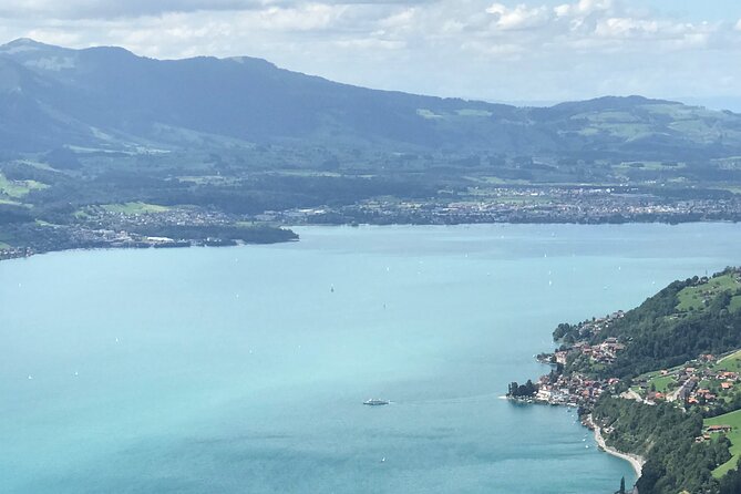 Private Sightseeing Boat Trip on Lake Thun, Interlaken - Pizza and calm: the practical comfort of being small-group