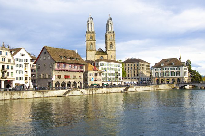 Private Tour of Zurich in 60 minutes with a Local - Start at Limmatquai 55, finish at Lindenhof
