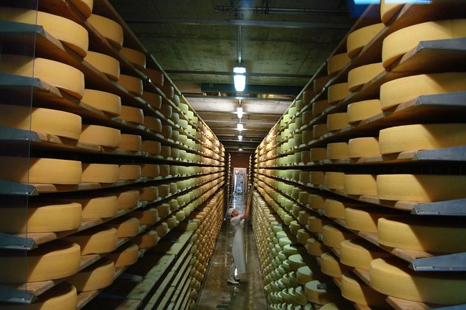 Private Tour to Gruyères, Chocolate & Cheese Factory from Geneva - The short Broc moment: a postcard photo break, not a big detour
