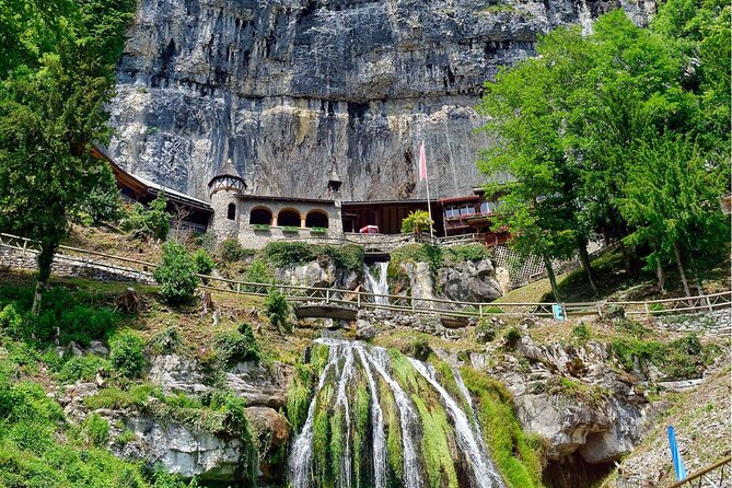 Private Tour to Swiss Capital, Castles & Lakes by Car from Zurich - Spiez: A Medieval Hill Town with Lake Views