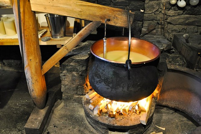 Private Trip from Geneva to Gruyeres: Cheese & Chocolate Tasting - Gruyères town time: market browsing and the optional castle