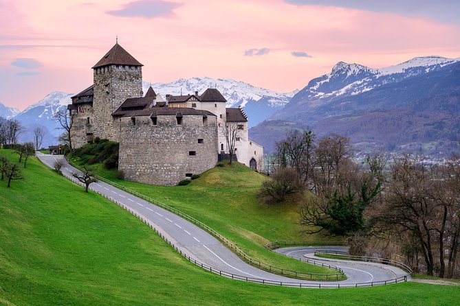 Private Trip from Zurich to Vaduz in Liechtenstein & Swiss Heidiland - Rapperswil Town of Roses, castle views with real wow-factor